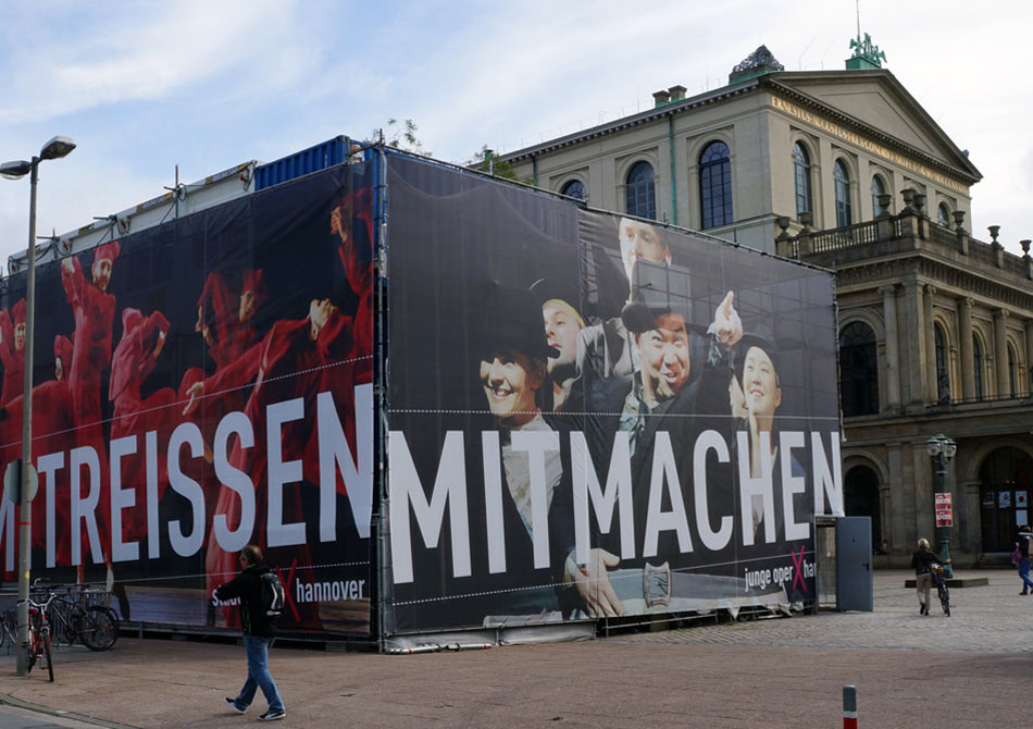 Banner­gestaltung Oper Hannover